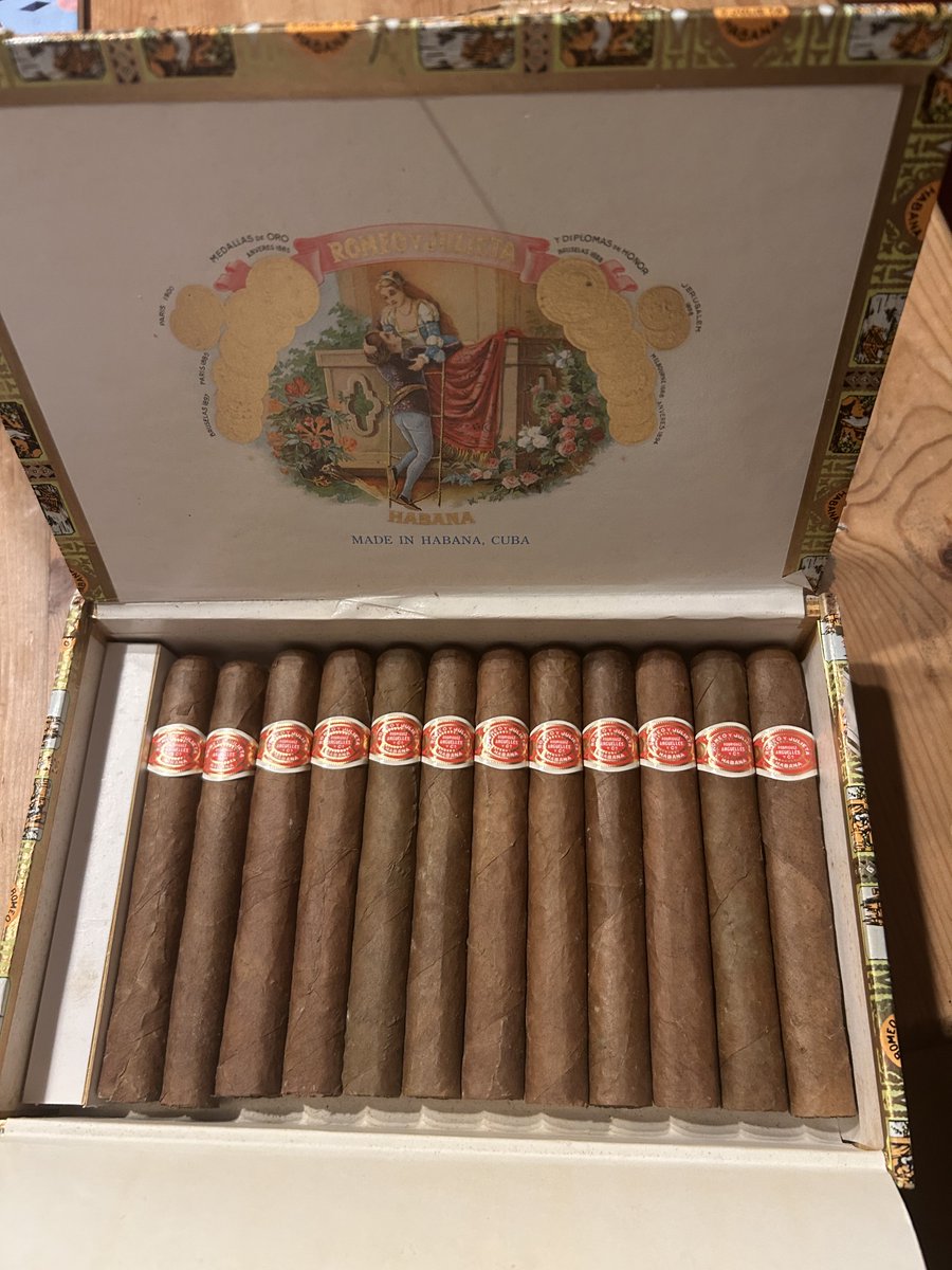 LongTheDow's tweet photo. Great old box of Romeo y Julieta extremely kindly given to me and still a very good smoke https://t.co/iq4YOHaGHx