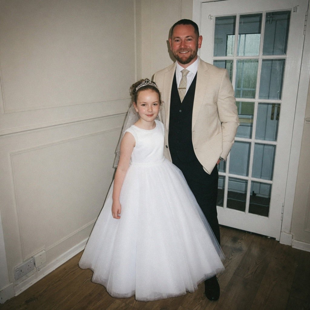 RealThomasShaw's tweet photo. My Beautiful girls communion https://t.co/a5ZLVgJ1er