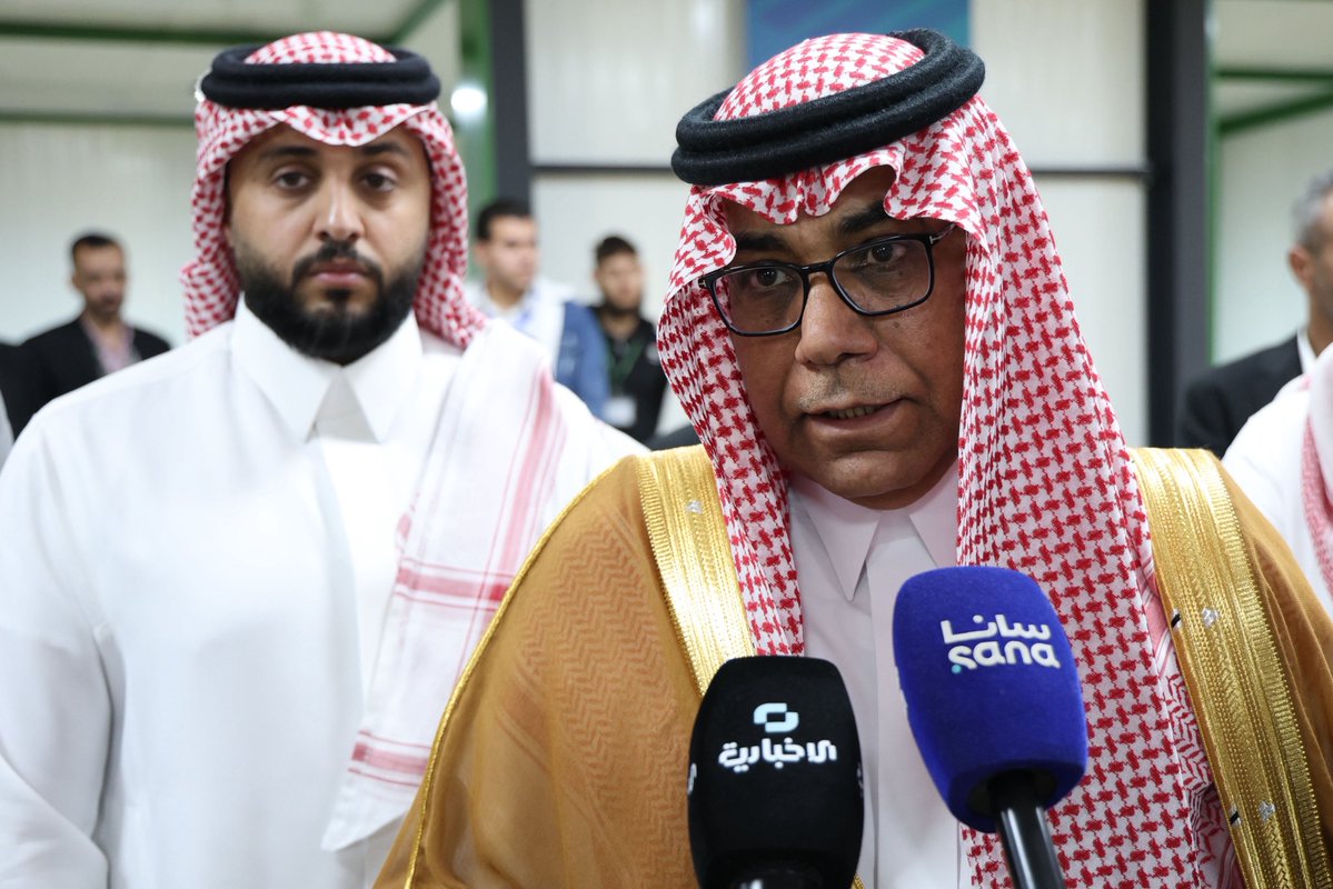 شارك سعادة نائب سفير خادم الحرمين الشريفين لدى سوريا الأستاذ عبدالله الحريص مساء اليوم في مراسم توديع الحجاج السوريين بمطار دمشق الدولي بحضور معالي وزير الأوقاف السيد محمد أبو الخير شكري ومعالي رئيس الهيئة العامة للطيران المدني والنقل الجوي السيد المهندس عمر الحصري.