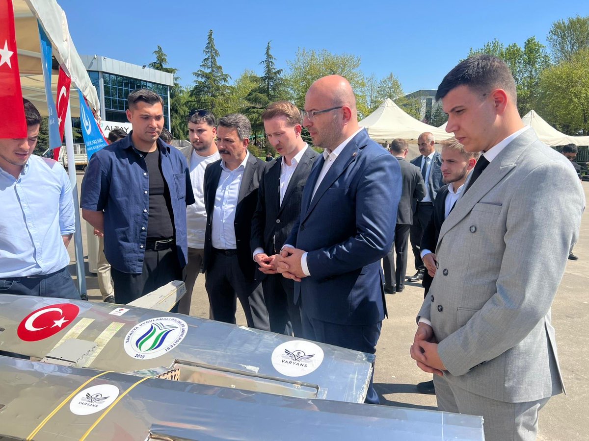 sakaryaulku_uni's tweet photo. TeknoTuran Teknoloji ve Kültür Buluşması,Dijital dünyanın hızı ve Türk kültürünün derinliğiyle büyük bir heyecanla gerçekleştirildi. Binlerce öğrencinin katılımıyla otonom sistemlerden yapay zekaya, siber güvenlikten kültürel yazılımlara kadar teknoloji dolu anlara tanıklık ettik https://t.co/y7pDUulZB9