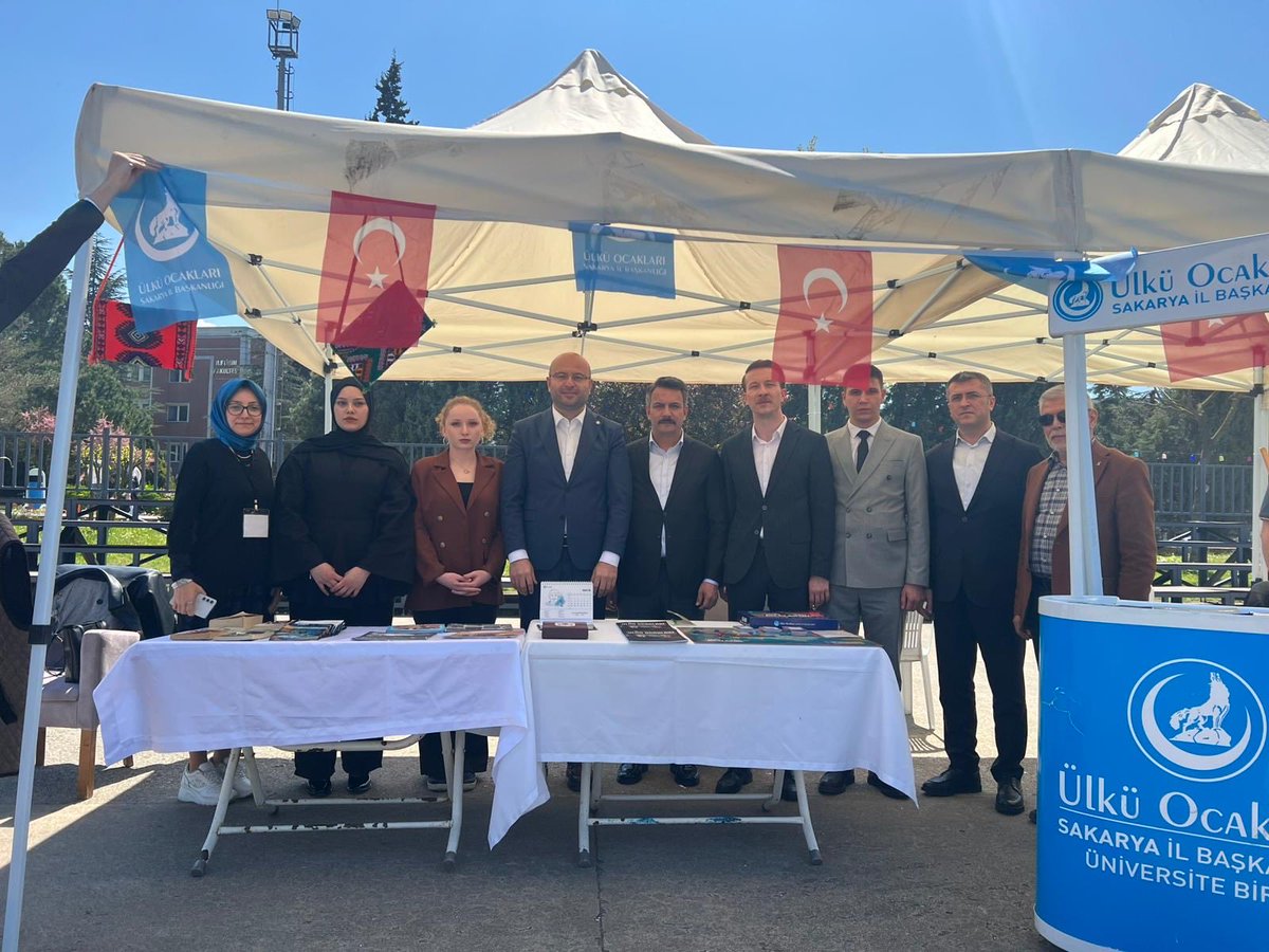 sakaryaulku_uni's tweet photo. TeknoTuran Teknoloji ve Kültür Buluşması,Dijital dünyanın hızı ve Türk kültürünün derinliğiyle büyük bir heyecanla gerçekleştirildi. Binlerce öğrencinin katılımıyla otonom sistemlerden yapay zekaya, siber güvenlikten kültürel yazılımlara kadar teknoloji dolu anlara tanıklık ettik https://t.co/y7pDUulZB9
