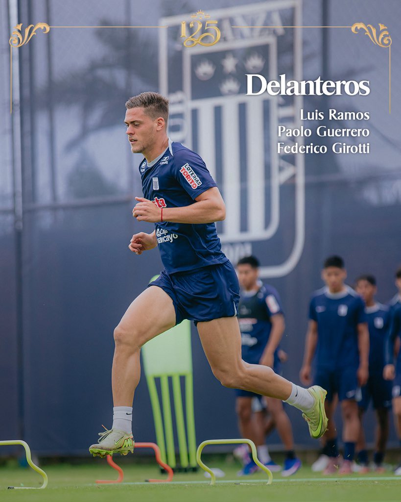 sebasflores25's tweet photo. Se confirmó la presencia de Paolo Guerrero en la lista de convocados para el partido entre Alianza Lima y S. Cristal.

Su aparición en el XI inicial aún no está confirmada. Pablo Guede también tiene a Luis Ramos y Federico Girotti como opciones. ¿Tu, por quién irías?

@futbro_pe https://t.co/Rd76PjAhRs