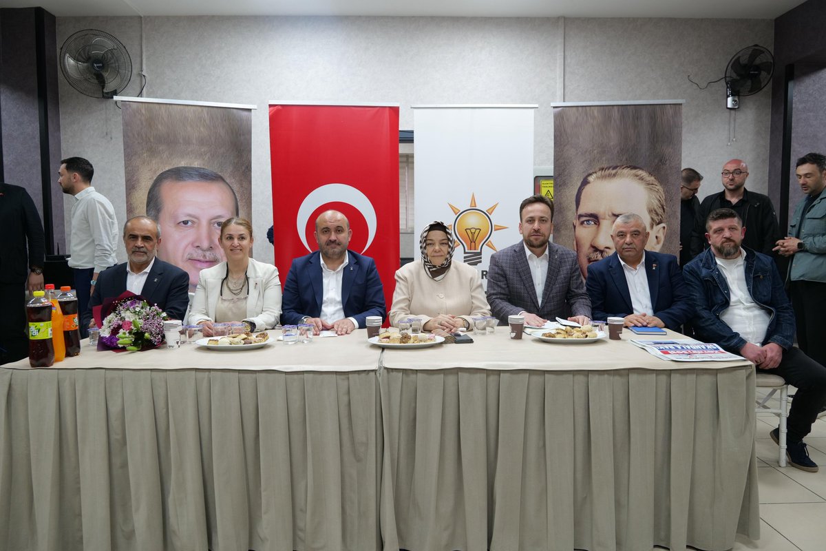 aktepebasii's tweet photo. 📍 Uluönder Mahallesi

Uluönder’de birlik, Tepebaşı’nda güçlü teşkilat

Uluönder Mahalle Teşkilatımızla bir araya gelerek mahallemiz üzerine istişarelerde bulunduk.

Milletvekilimiz Ayşen Gürcan, İl Başkanımız Gürhan Albayrak, İlçe Başkanımız Serhat Tunç, İlçe Kadın Kolları Başkanımız Sema Uzunlar ve İlçe Gençlik Kolları Başkanımız Berkant Deniz Acar katılım sağladı.

Mahalle Başkanımız Ramazan Bilgici’ye ve katılım sağlayan tüm mahalle teşkilatımıza teşekkür ederiz.

🔸 AK Parti Seninle #Tepebaşı