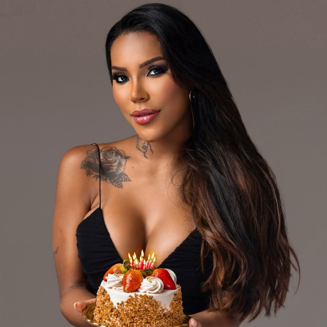 centralreality's tweet photo. Ícone de A Fazenda 17, a apresentadora Carol Lekker está completando 29 anos hoje. https://t.co/g7tR1VxkIU