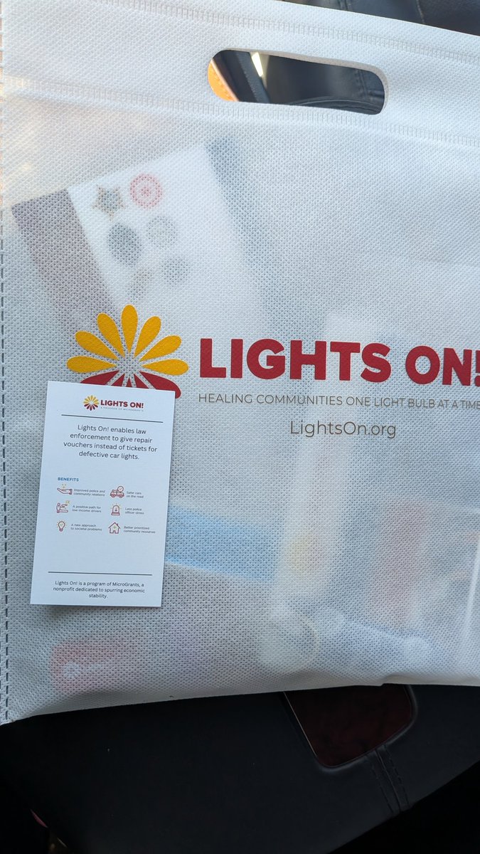 Brenda4Mpls's tweet photo. Roseville Police Department engaging with the community at  “Lights On” event. As a candidate for Senate District 62, I appreciated seeing officers help drivers with vouchers to fix broken tail lights instead of issuing tickets. And steering wheel locks to help prevent car theft https://t.co/79nZ2RD95Q