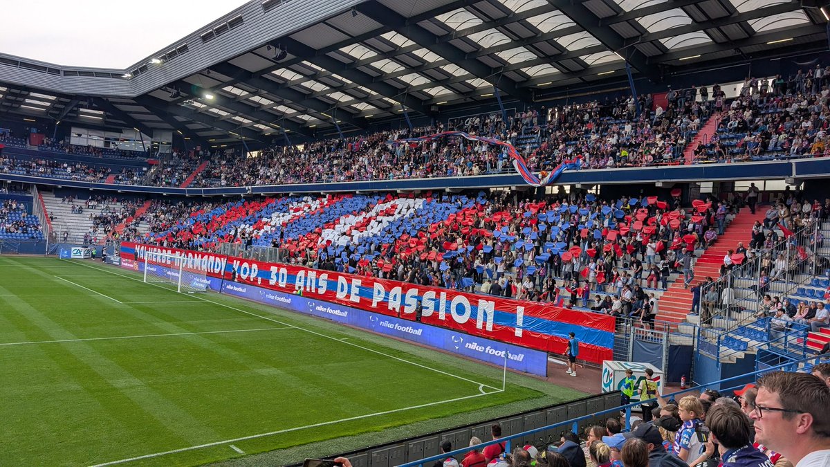 MrMenou's tweet photo. 2026, c'est les 30 ans du MNK 🎶
09/05/2026 #MNK96 ♥️💙
#TeamSMC #SMCUSC
(À dérouler pour le plaisir des yeux ⬇️⬇️⬇️) https://t.co/UtSfFBHizN