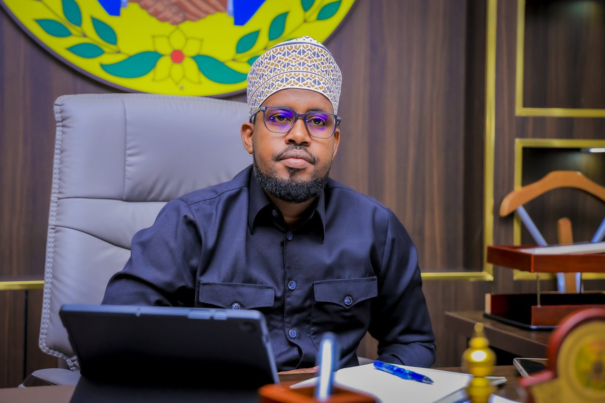 NuurPolitical's tweet photo. Sh. Ayanle Hassan Ahmed, Director General of the Ministry of Religion &amp; Endowments of Somaliland, today chaired the Ministry’s weekly departmental meeting. The meeting focused on accelerating work performance &amp; enhancing the quality of government services delivered to the public. https://t.co/TViakPLERF