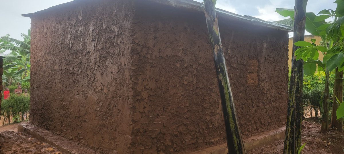 YouthvolNyagtr's tweet photo. Uyu munsi, urubyiruko rw’abakorerabushake bo mu Murenge wa #Matimba ku bufatanye na @NyagatareNyc, @RwandaMoD @Rwandapolice bakoze umuganda mu Kagari ka Byimana, batera igishahuro inzu y’umuturage utishoboye ndetse batanga ubutumwa bwo kurwanya ibiyobyabwenge no kwirinda ibyaha. https://t.co/P2CMOqRZUi