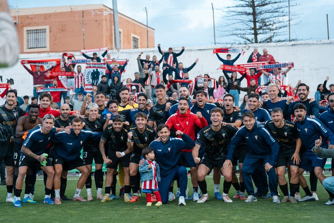 GradaBpro's tweet photo. Sigan creyendo algeciristas.
Sigan creyendo en este equipo.

El @AlgecirasCF suma 10 de los últimos 12 puntos y pone rumbo hacia el playoff de ascenso. https://t.co/WulnRmnt3m