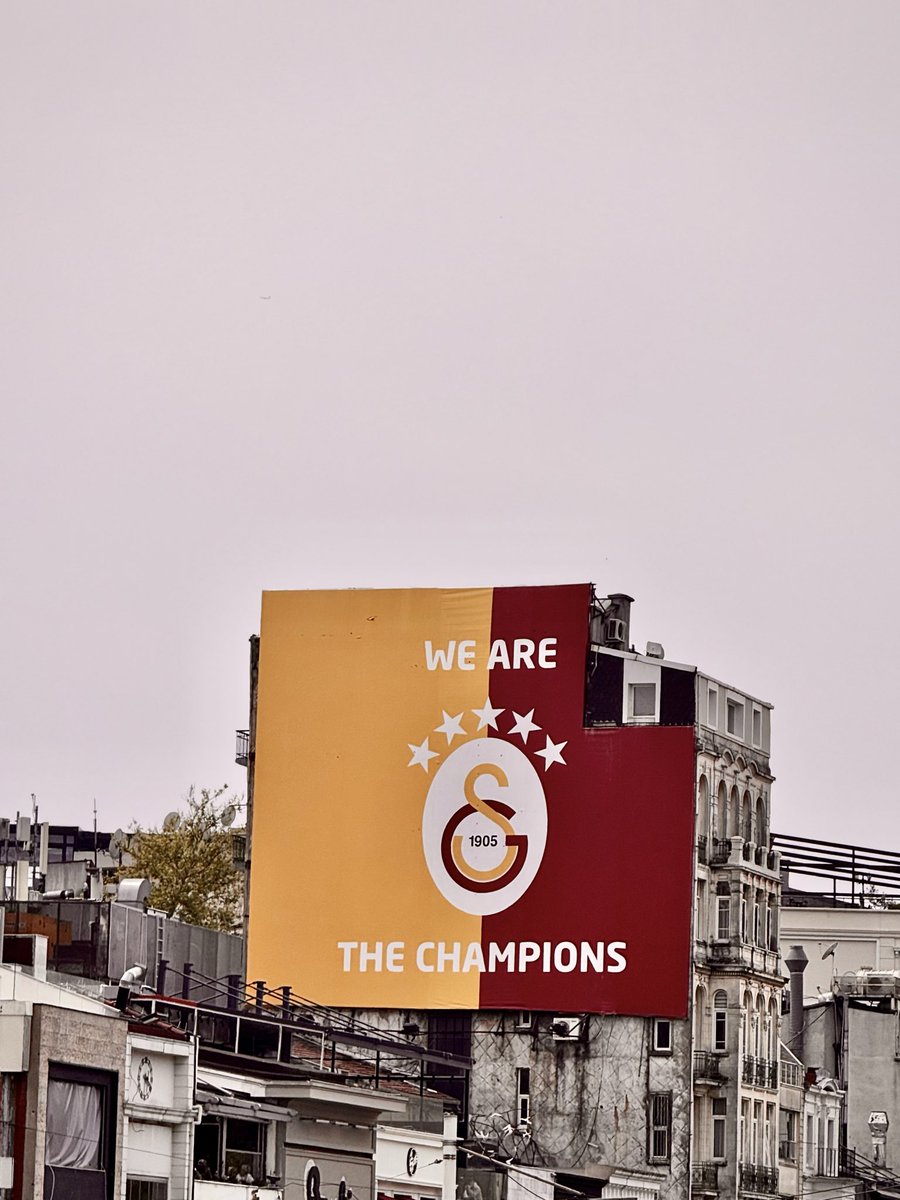 gamzeeulug's tweet photo. ❤️💛🥂🥳 https://t.co/k9fs74KQLh