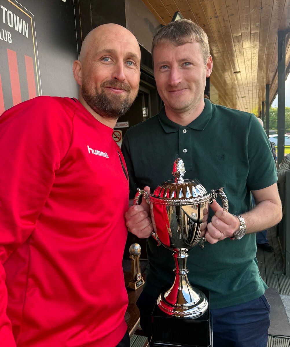 Earlswood Town FC tweet media