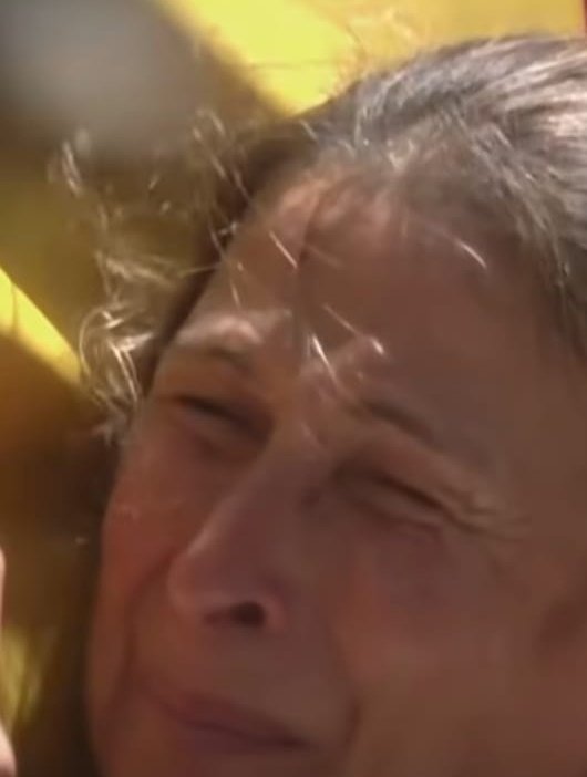 Una imagen vale más que mil palabras. 

Es la imagen del dolor de una mujer que ha perdido a su marido,  pero también la de quien no se va a resignar a ceder ante quienes no quieren ver que la guardia civil NO SE RINDE ! ! !
#EquiparacionYa #profesionDeRiesgoYa
DEP COMPAÑEROS