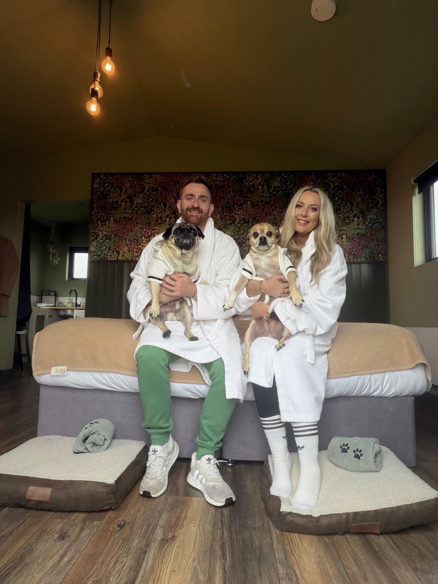 AJ_makeup's tweet photo. A dog friendly spa hideaway for the week, complete with matching doggie bathrobes 🐾 #WestCork https://t.co/LUSpaMDxhE