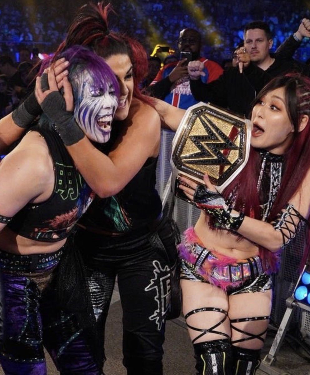 Bayley tweet media