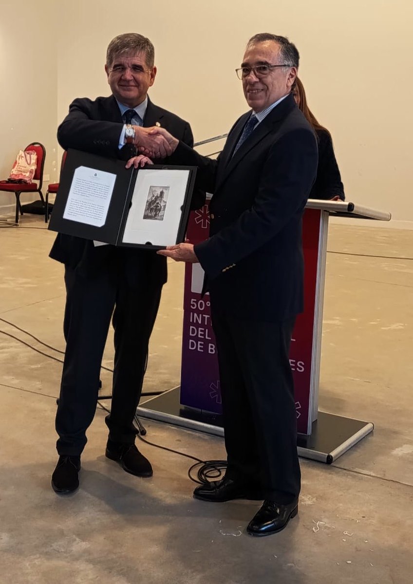 JAL_1966's tweet photo. 1/4🧵.
Hoy tiene lugar, en la @ferialibro_ba🇦🇷, el anuncio oficial de algo muy esperado: 🇪🇸 volverá a ser País Invitado de Honor. En 2027, en la LI  edición, que coincidirá con el C de la Generación del 27, una de las más importantes de la literatura española e iberoamericana . https://t.co/pewAjDtDMq