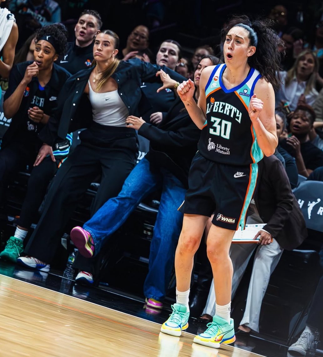Can someone please confirm if this picture was in response to this FILTHY crossover from B?