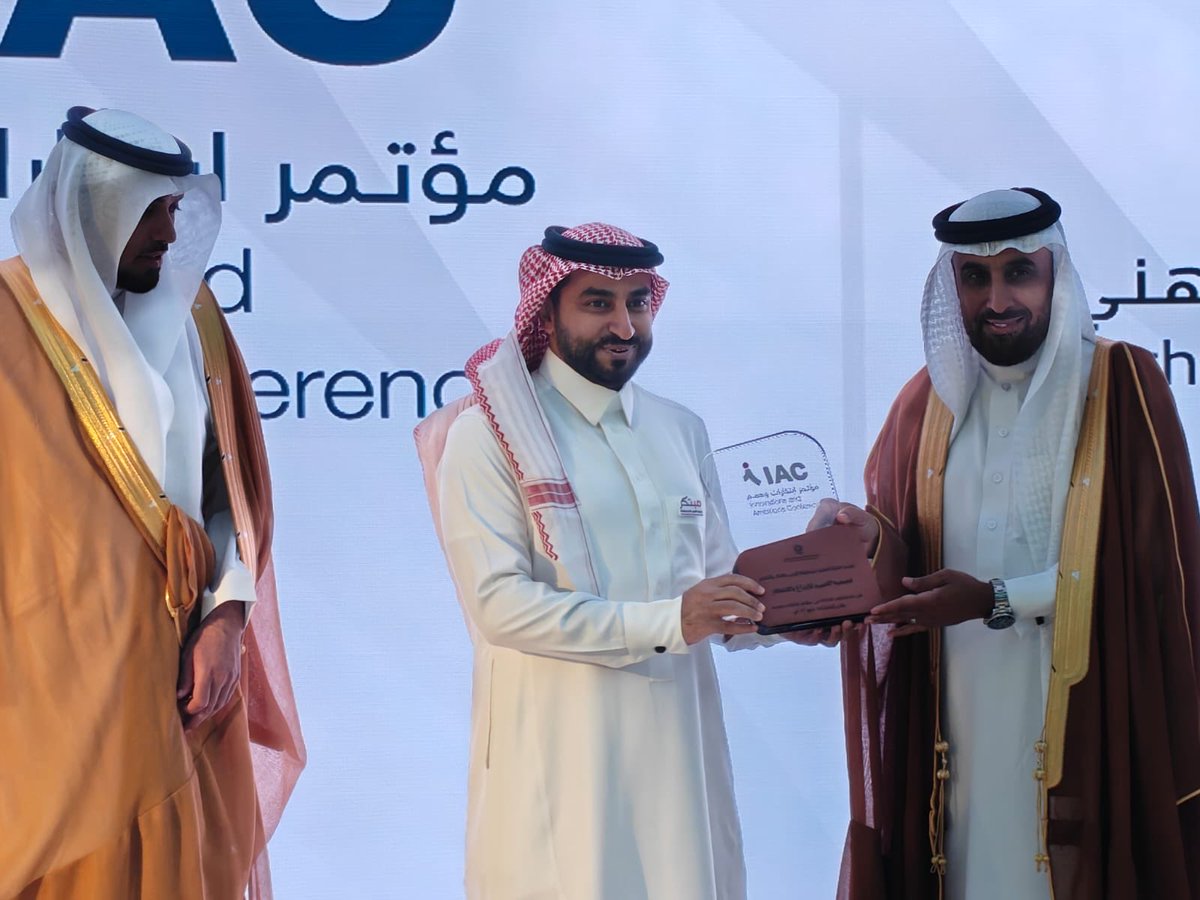 Qsci1975's tweet photo. تكريم

في ختام فعاليات أعمال مؤتمر ابتكارات وهمم بالكلية التقنية بالرس كرمت إدارة المؤتمر #جمعية_القصيم_للإبداع_والابتكار 
نظير مشاركتها في المؤتمر.

كما قدمت
 #جمعية_مبتكر شكرها وتقديرها لإداة الكلية والقائمين على المؤتمر.
#التدريب_التقني https://t.co/Rueo7qPeRt