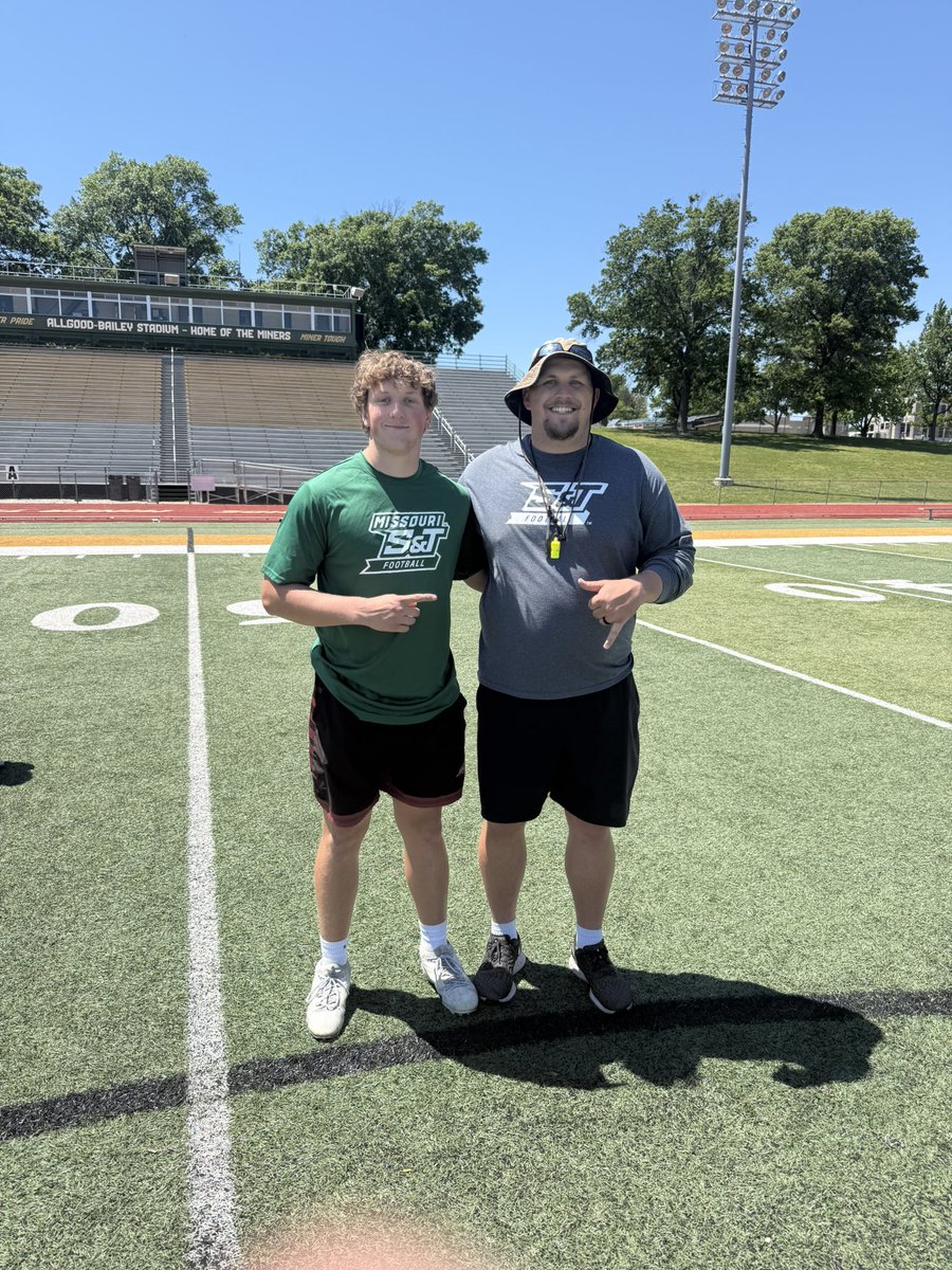 CarsonClark08's tweet photo. Had a great time at @minersports today! It was great meeting all of the coaches and learning some new skills. Appreciate the camp invite from @CoachSudhoffMST. Looking forward to getting back this fall! @CoachOeser @coachball_FB @Coach_Suber_ @CooperFootball https://t.co/L9zZtbNZYn