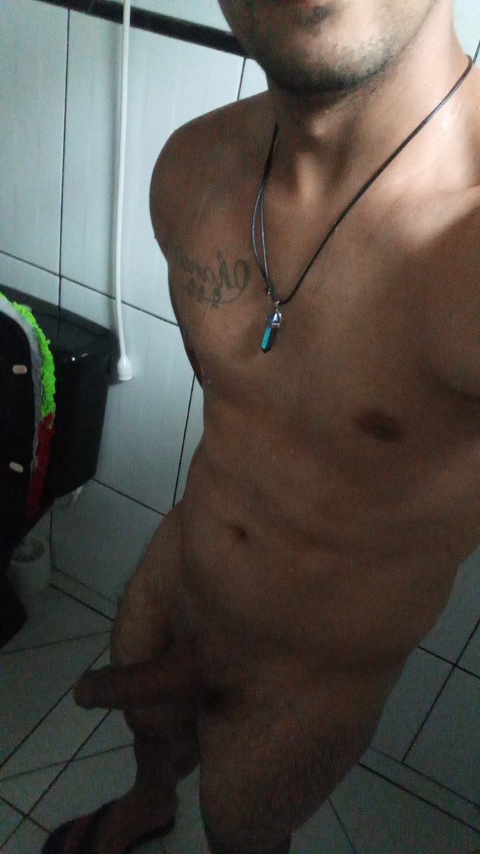 PokeMoreno's tweet photo. Tomar um banho gostoso agora https://t.co/uDUyg6bq4U