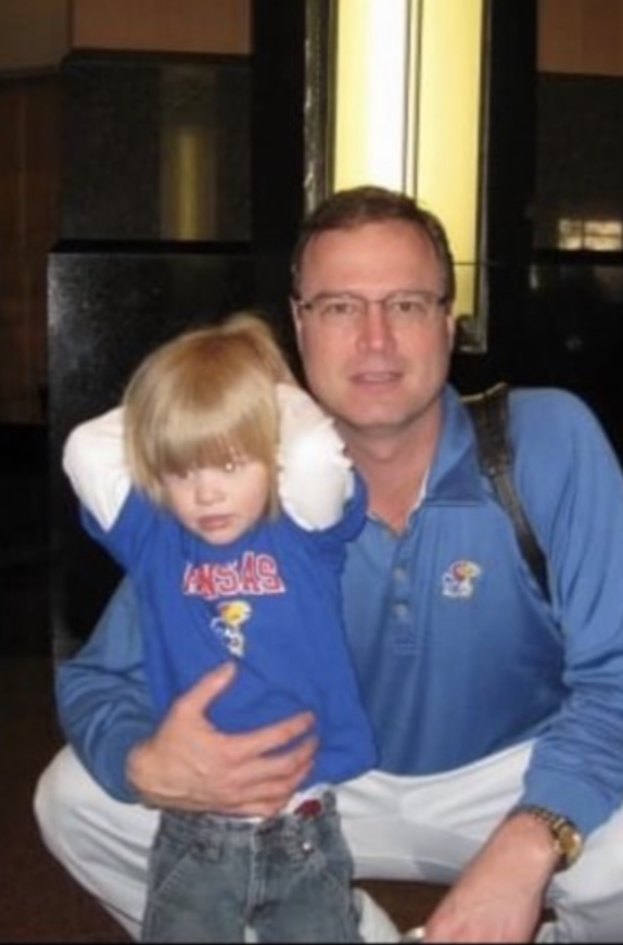 How cool is this?! New KU commit Atticus Richmond and Bill Self.

Richmond grew up a lifelong KU fan in Chicago. His dad, brother, cousins all went to KU. A real Jayhawk family. 

This has to feel like a dream for them 👏