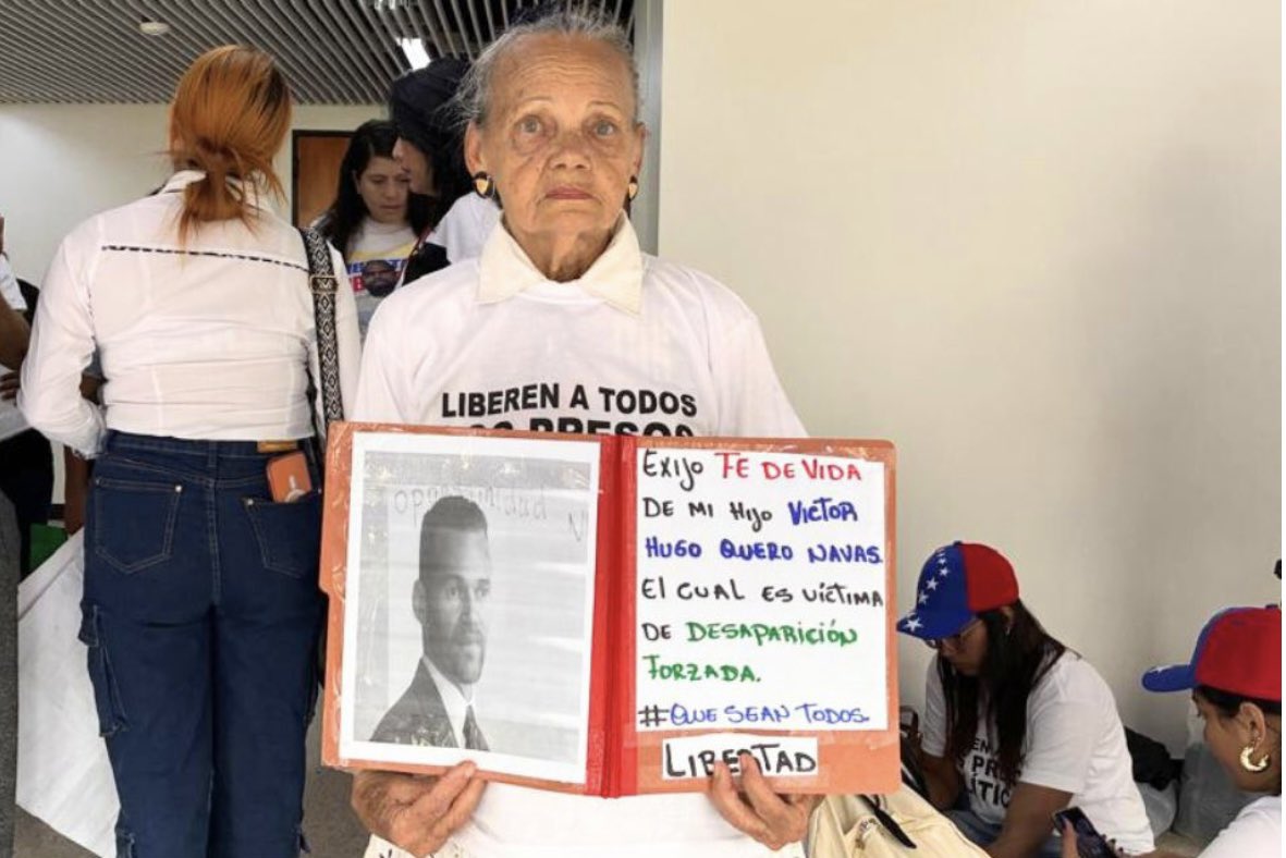 #ACTUALIZACIÓN #CasoVíctorQuero

Víctor Quero no puede ser enterrado dos veces: primero en el silencio y luego en la impunidad.

Después de meses de búsqueda debido a su desaparición forzada, su madre tuvo que reconocer el cadáver de su hijo. Ayer, con la exhumación, no solo se
