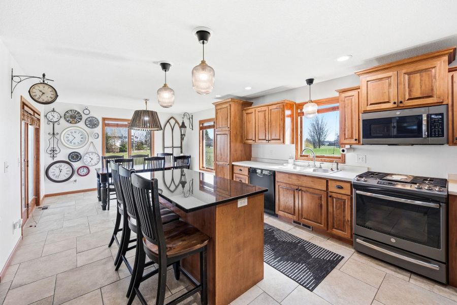 mnhometown's tweet photo. Hometown Realty Featured 2026 Property of the Week 20. 1274 Sunburst Way SE, Hutchinson, MN. MLS# 7048839.
#hometownrealty #hutchinsonmnrealtors #homesforsalehutchinson #housesforsalehutchinson #realestatehutchinson 
https://t.co/fVpMHm9LZn https://t.co/oTo1wSoKwF