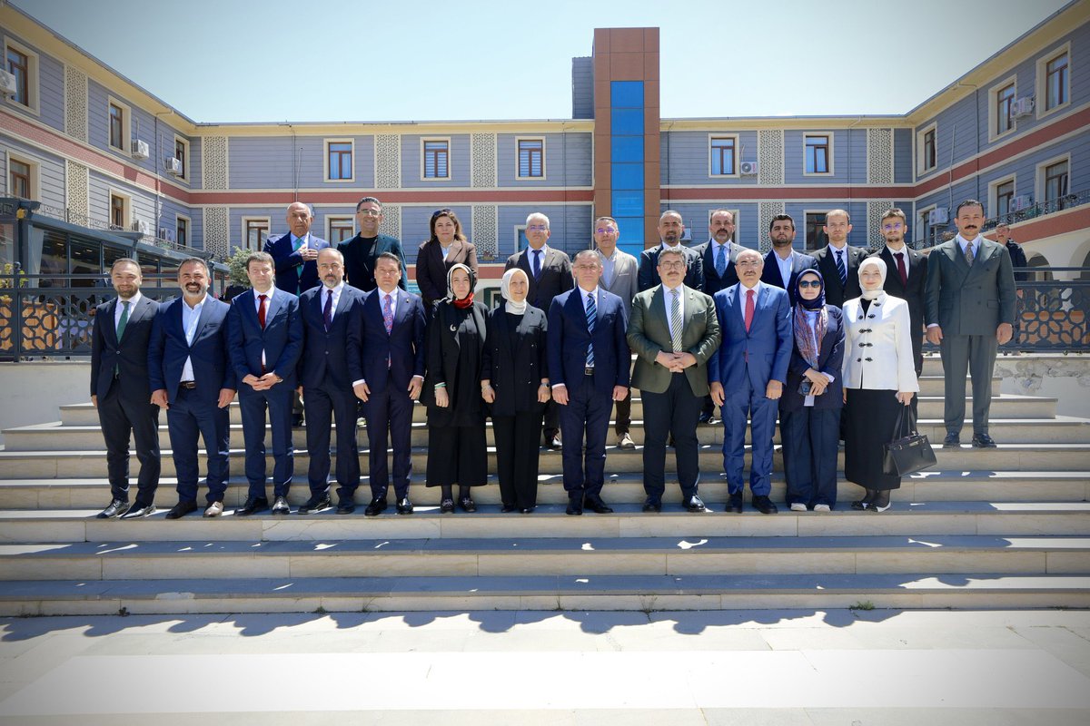 zahir_soganda's tweet photo. HUDER ( Hukuki Araştırmalar Derneği ), Sanal Bahis ve Kumarla Mücadele projesi kapsamında Van’da idi. VanYYÜ’de düzenlenen  panele katıldık. 

Emeği geçenlere teşekkür ediyoruz. @huder_gen_mrkz @HuderVan https://t.co/qgyvnRB8sM