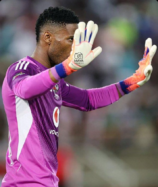 A_B_Ditlhobolo's tweet photo. Sipho Chaine is untouchable!  

19 clean sheets from 28 league matches this season. 

First keeper to hit that number since the PSL Premiership started in 1996. 

A historic feat by the Orlando Pirates star! https://t.co/1nZ03QRxcA