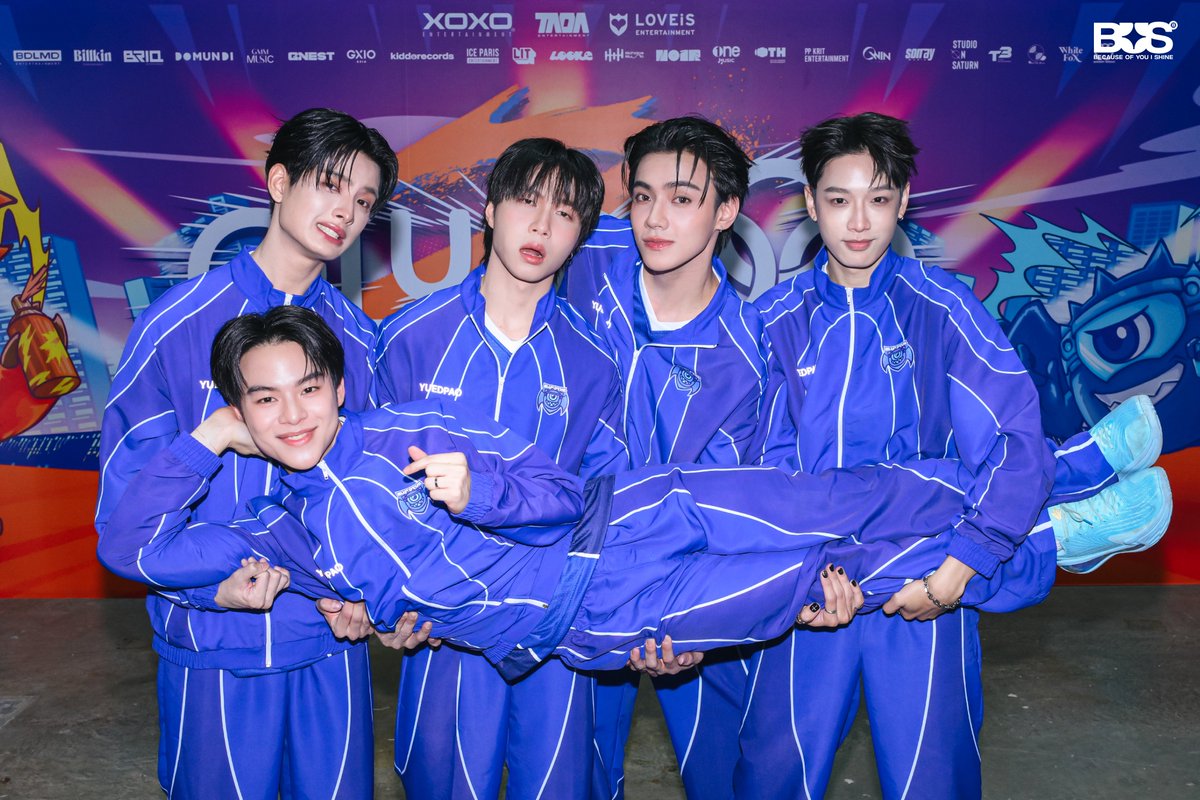 เนลี่🦖◞♡ tweet media