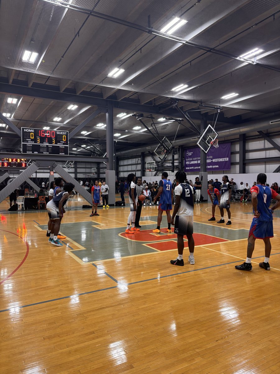 DylanThayer0's tweet photo. Match up of the day just tipped between New Heights &amp; NJ Roadrunners 17u. 

Multiple ranked names in this one including Aidan Carter, Kamari Whyte &amp; Kamsi Awaka. https://t.co/3OeQRGPmbP