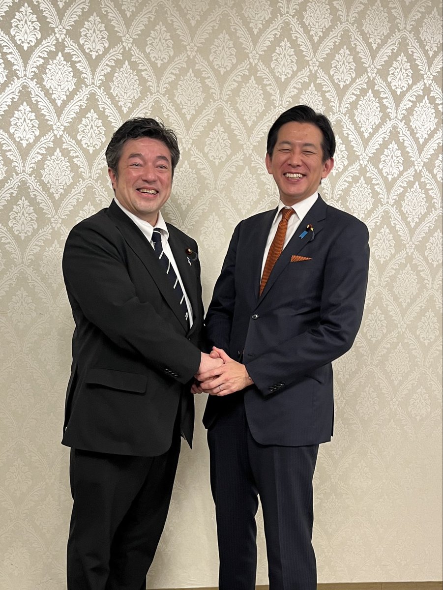 歴代国会議員名鑑 全三巻 議会制度研究会保存 一昨日は大阪市内にて中山泰秀代議士の会。外交、国防、中でもサイバー