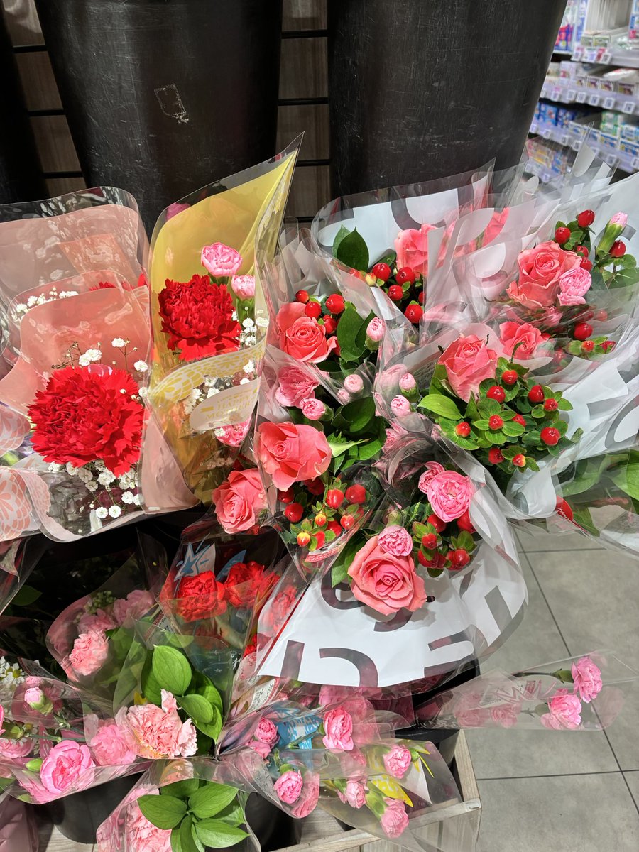 230summit's tweet photo. \5月10日は母の日💐/

皆さま母の日のプレゼントはお決まりですか？
サミットではプレゼントにピッタリなお花や果物をご用意しました(*´ー｀*)

普段は伝えられない『ありがとう』の気持ちを伝えてみませんか！？
きっとお母さんの笑顔が溢れる1日になると思います❣️

#サミット
#湯島天神南店 https://t.co/gng5p7NTqL