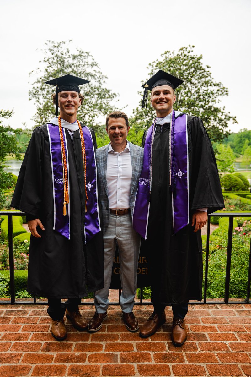 FurmanMBB's tweet photo. A special day celebrating the Class of 2026! Thankful for the impact this group made on our program 🎓👏

#BetterTogether // #FURthertheMAN https://t.co/0f59sUj3bV