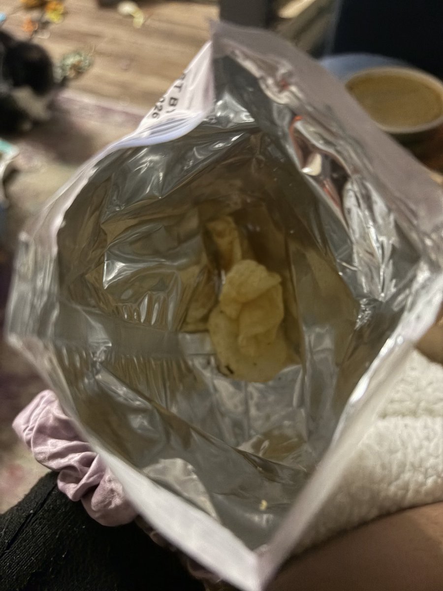 bribrieight's tweet photo. How do I enjoy my bread bowl with 3 1/2 chips @panerabread?! This was all the bag had in it when I opened it 😮‍💨😮‍💨😮‍💨 https://t.co/2Dh7rWpzlW