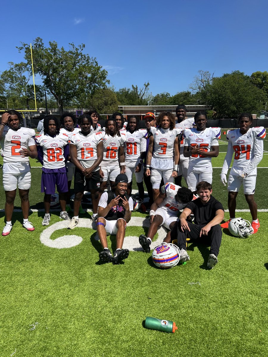 aylbgleague's tweet photo. Mark my words “This will be one of the best receiving groups in the conference” https://t.co/bqYL42pfx9