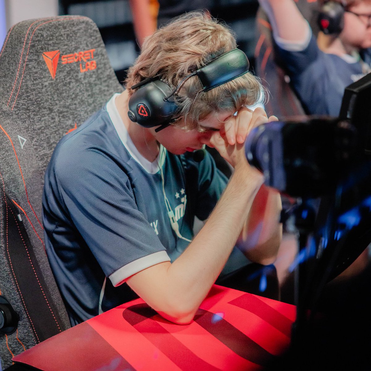 Podensvlr's tweet photo. Como torcedor o mesmo feeling: apatía.

Infelizmente, aconteceu no ano passado e está acontecendo novamente, em períodos muito parecidos (próximos ao EWC e ao segundo Masters): o MIBR parece completamente apática dentro do servidor. https://t.co/QbFslX1mUG