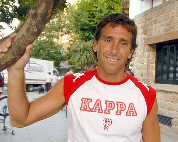 CON AYUDA DEL ARBITRO CON LA AYUDA DEL CHIQUI Y TE QUEDASTE AFUERA  JAJAJAJAJAJAJAJ IDOLO TE FUISTE COGIDO EN TU CANCHA BOSTERO PUTO