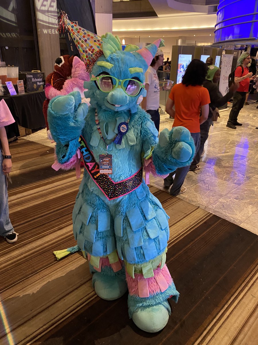 Napoleon the Peach Dragon 🍑🐲 tweet media