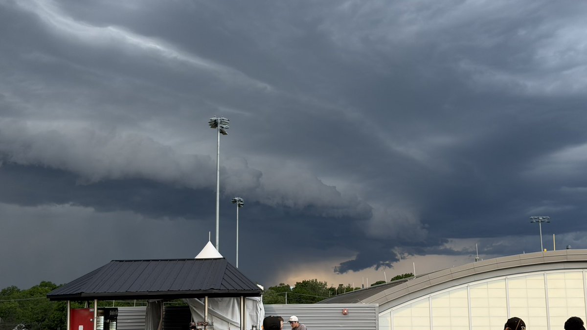 TripleV94's tweet photo. Some dark clouds and bad weather rolling towards Taylor Stadium threatening to rain on the @MizzouBaseball game! 😳🌧️⛈️ @KOMUnews @KOMUMatt @BethFinelloWx @kesley_wx https://t.co/UPK7sCjPLv
