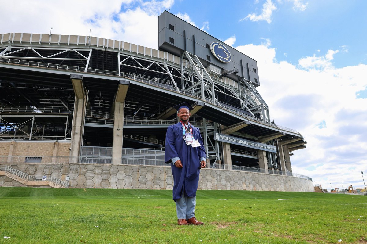 ByAveryHill's tweet photo. I graduated from The Pennsylvania State University today 🙏 

Blessed for all Penn State has given me. On to a new chapter… https://t.co/fhZMe0KoPW