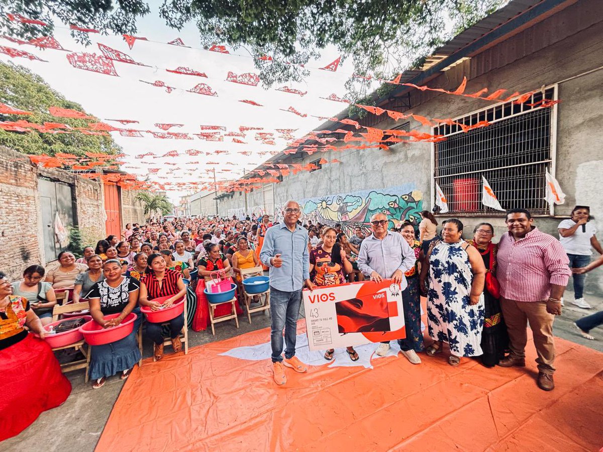 oscartoralrios1's tweet photo. Hoy celebramos a las mujeres más valientes, amorosas y fuertes: nuestras madres.
Gracias por su entrega, su paciencia y su amor infinito.

¡Feliz Día de las Madres!
Que hoy y siempre reciban todo el cariño que merecen.
@AlvarezMaynez 
@DanteDelgado @IvonneOP @colosioriojas https://t.co/mUvMUchiPC