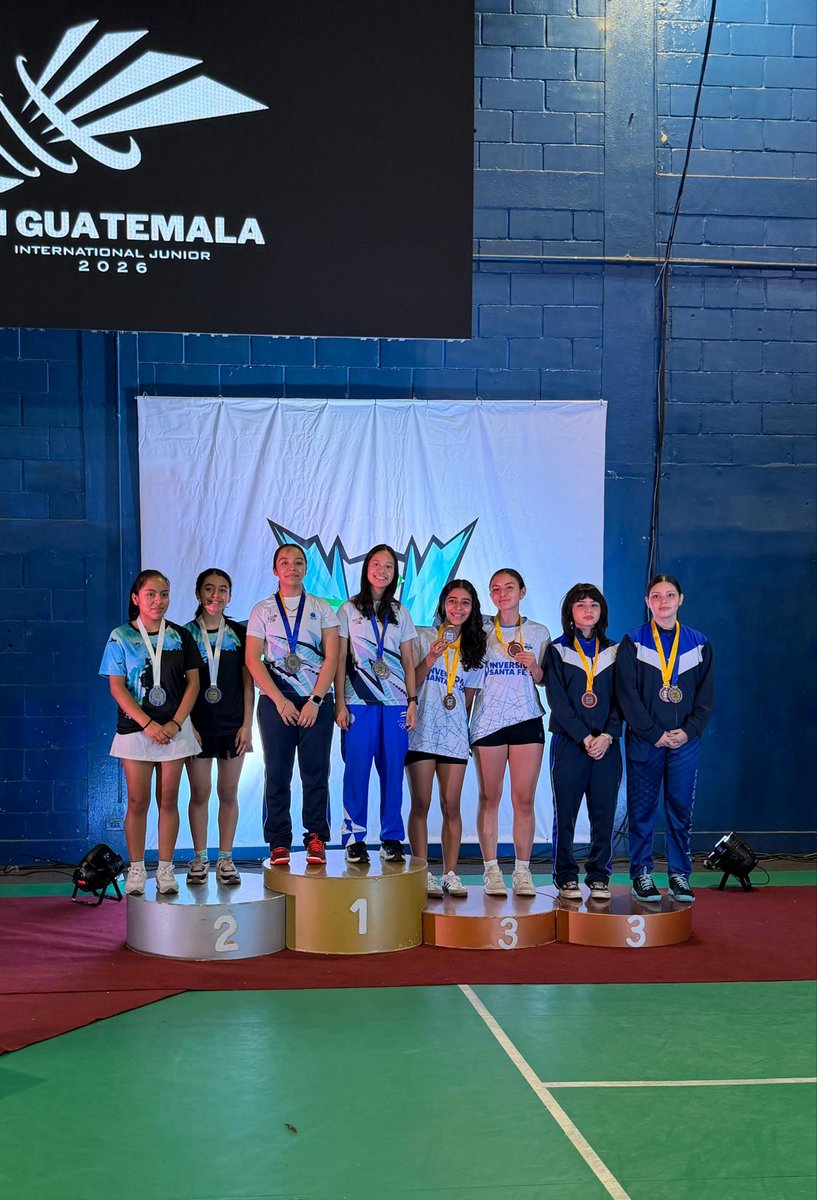 fesalbad's tweet photo. 🥇🏸 ¡MEDALLA DE ORO PARA ASHLEY FUENTES Y MARCELA GUARDADO! 🇸🇻
IV JUNIOR INTERNACIONAL POR CATEGORÍAS 2026 🇬🇹

La dupla salvadoreña ganó 2-0 (21-19, 21-19) a Marilin Coti y Alissa Miranda 🇬🇹 en la final de dobles femenino U17. 🔥🏸 https://t.co/z5M7tCZYEA