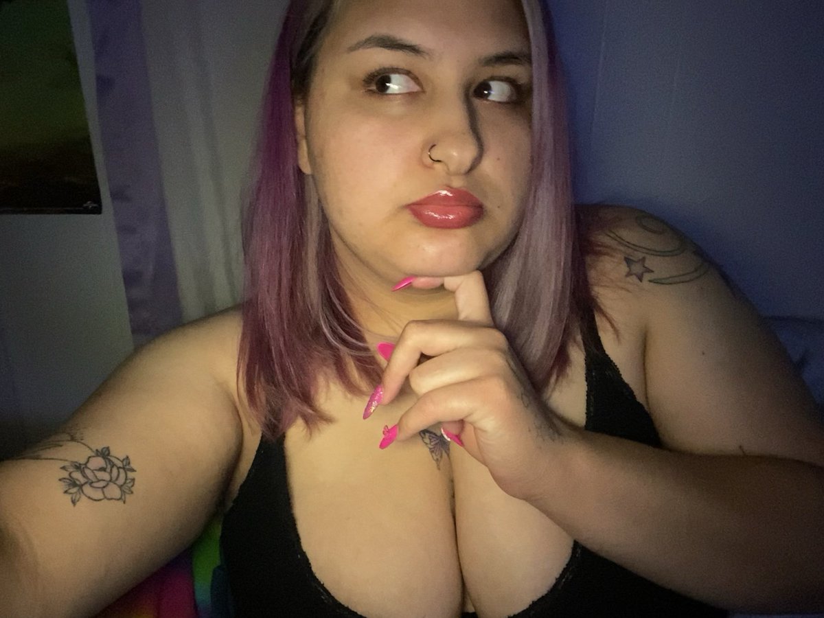 coolhotlesbian's tweet photo. i was feeling cutieful last night 🫧 #lesbianposting https://t.co/2ZSFtJdg0i