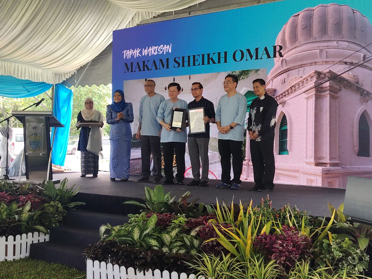 MAINPP_'s tweet photo. Makam Makam Sheikh Omar Basheer kini diiktiraf sebagai Warisan Kebangsaan — simbol sejarah, warisan Islam dan kebanggaan Pulau Pinang. Semoga pengiktirafan ini terus memartabatkan khazanah negeri serta menarik lebih ramai pengunjung dan pencinta sejarah.

#mainppkongsi https://t.co/DYKMDSOLxO