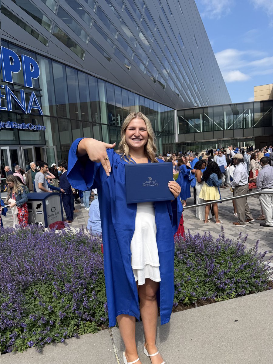 fish4209's tweet photo. So proud of my girl! https://t.co/00j5XtT1tY