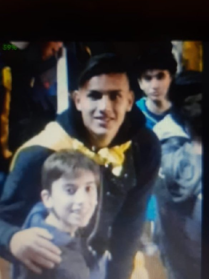 yo era un simple niño que fue a ver a su equipo
jugar a la pelota
incluso le pedí esta foto
no quiero ni recordar lo que pasó después
#PAREDESPEDOFILO