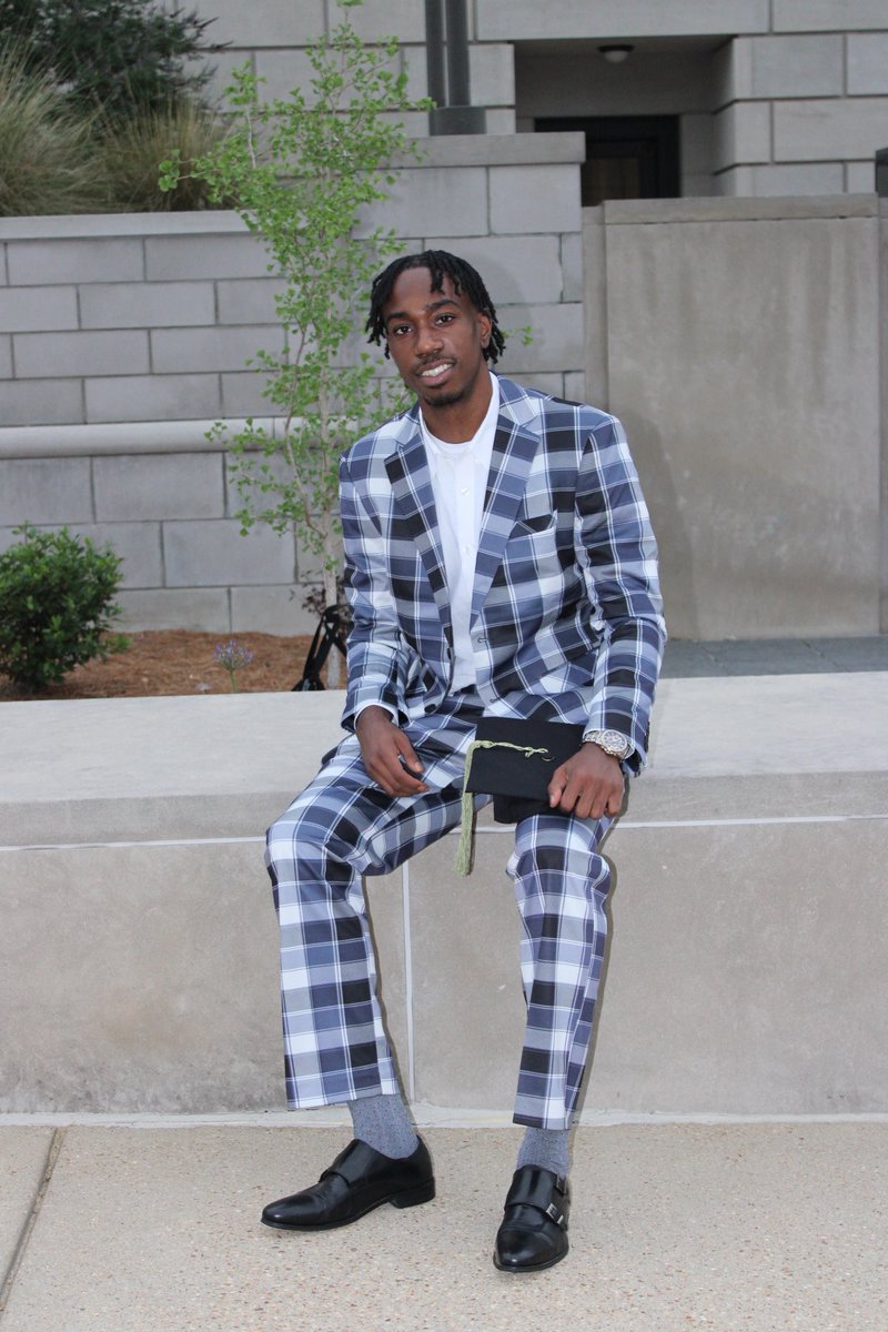 ligeorge_'s tweet photo. ‘26 college graduate 🙏🏾 https://t.co/AT3KpyXcZm