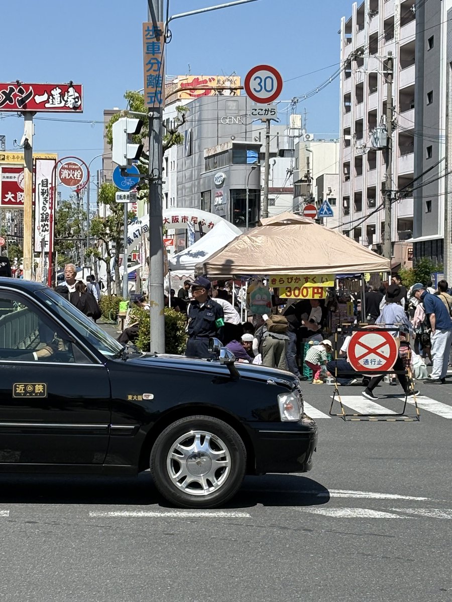 NEROryj's tweet photo. おはようございます。
今日は、東大阪ふれあい祭り。

近鉄奈良線の布施駅辺りから、八戸ノ里駅辺りまで出店がずらーっと並び、屋外ステージでは各団体の催しが見れる、にぎやからイベントです^ ^

近くにお立ち寄りの方は、ぜひ覗いてみて下さい。※僕は出店とか出してませんが笑 https://t.co/Jk05QDcOwA
