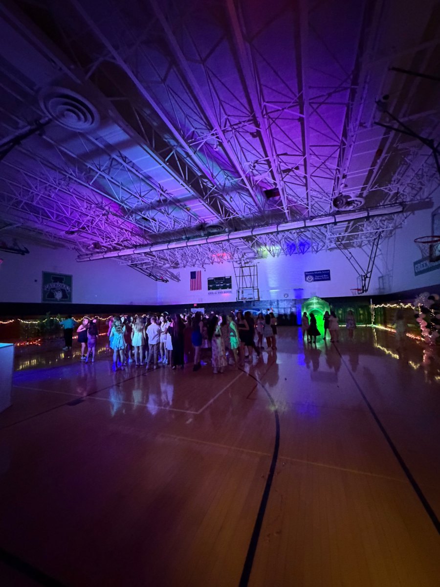 HarmonBus3's tweet photo. From decorations to dance to DJ to food, the Harmon MS 8th graders had a blast tonight! https://t.co/uFUyPjrThU