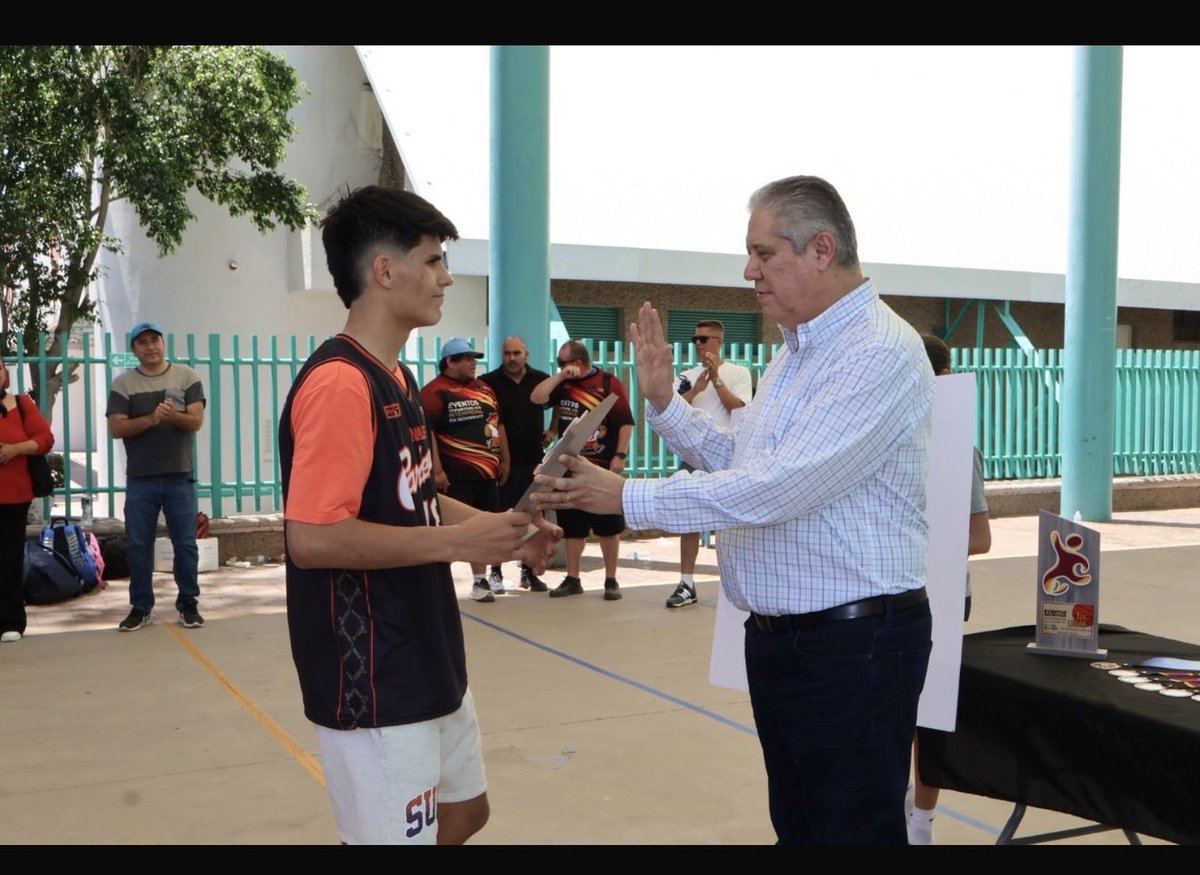 rodrigofh1101's tweet photo. Gracias al Gobernador @AlfonsoDurazo y la supervisión del Secretario de Educación @FroylanGamezG Hoy culminamos el evento deportivo interprepas en movimiento con la participación de 55,000 jóvenes de todo el estado en 9 disciplinas deportivas. Sin duda Sonora es una Tierra de Oportunidades.